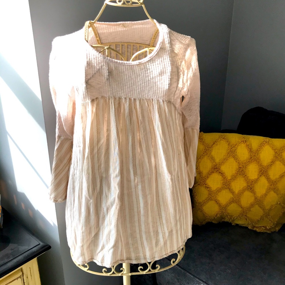 Light-weight, 3 quarter sleeve, baby doll top
